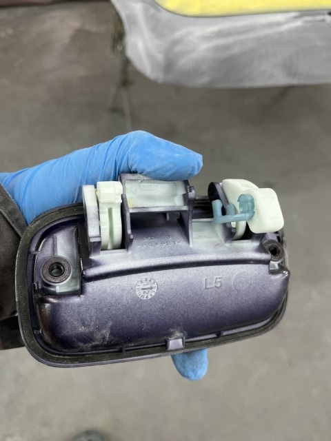 ミラココア：取り外した部品の作業（写真30）