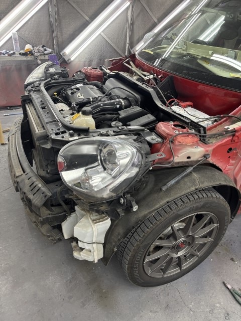 MINI R60：ルーフまわりと分解作業（写真20）